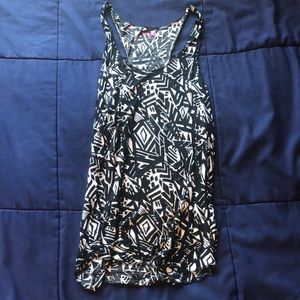 Patterned tank